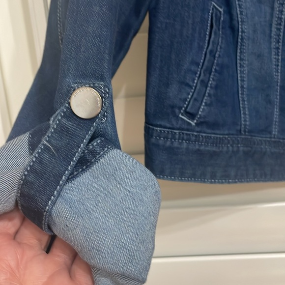 Chico’s Platinum Size 2, which is the same as 12/14 Blue Denim Cropped Jacket. - Picture 3 of 10